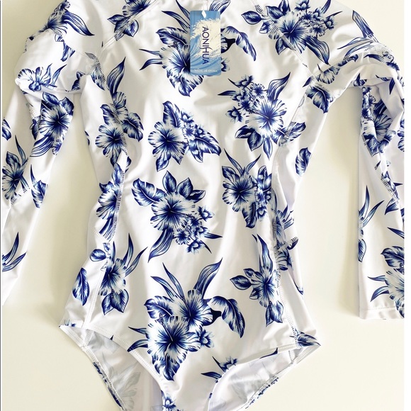 Long sleeve one piece Swimsuit - Picture 7 of 14